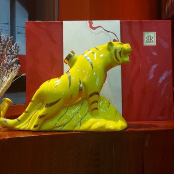 Hổ Doha màu vàng bình sứ rượu mơ Nhật